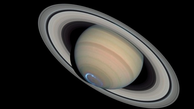 Saturn with rings and Aurora Borealis... or Austrialis...