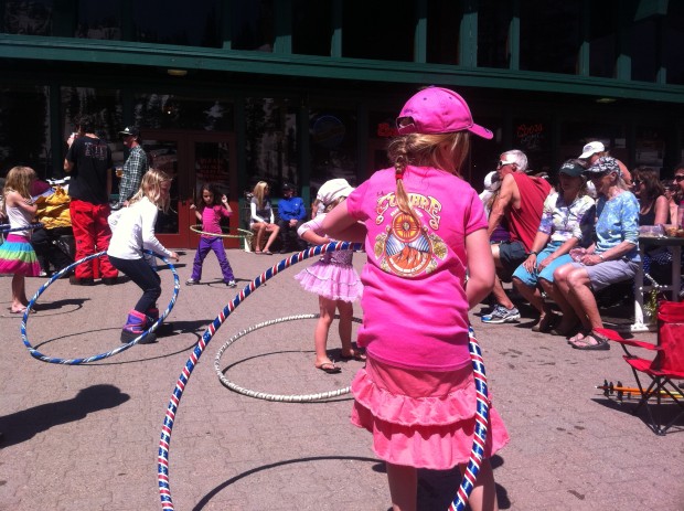 Hula-Hoop contest on teh sun deck