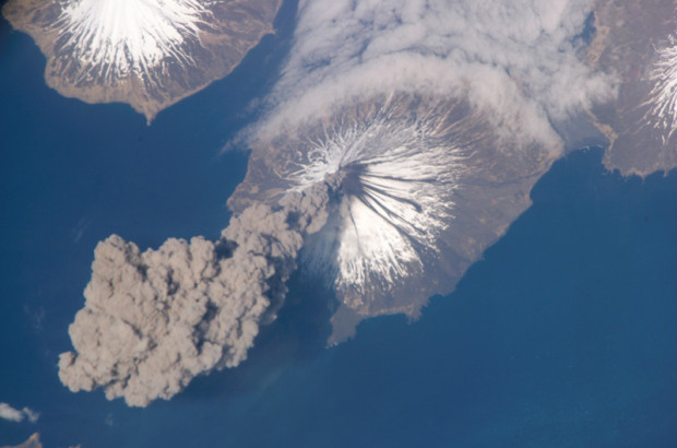 Eruption of cleveland volcano in Alaska from ISS
