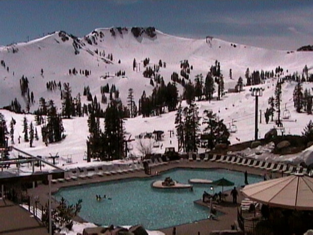  The upper mountain and pool are lookin' doog