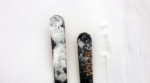 shasta conditions - new snow on skis