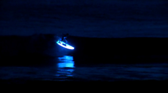 Mundaka-24h-LED-surfing-by-Aritz-Aranburu-2