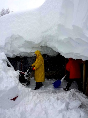 Shoveling snow in Italy.  photo:  wepowder.com