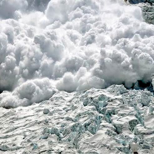 Image of the deadly avalanche on Everest