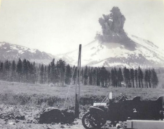 Mt. Lassen eruption May 22nd, 1915.