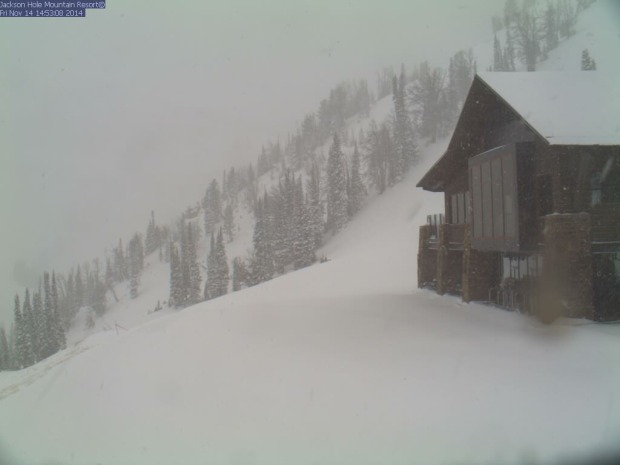 A nice blanket of snow at the top of the gondola