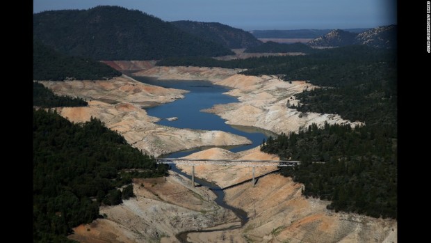 As the severe drought in California continues for a third straight year, water levels in the State's lakes and reservoirs is reaching historic lows. (Justin Sullivan / Getty Images)