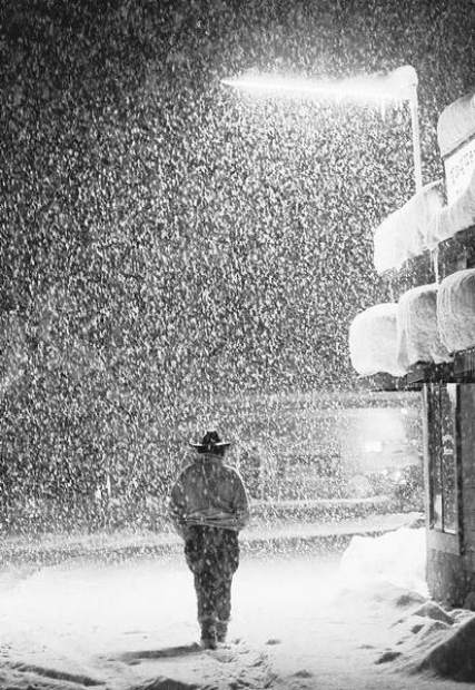 Charlie Rider of South Lake Tahoe walks through the falling snow in this image from March 27, 1991. photo: tahoe tribune
