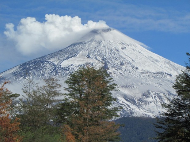 Volcano Villarrica in Pucon on April 17th, 2015.  Photo: Marcelo Castro Arévalo.