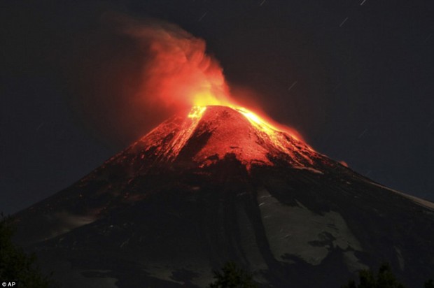 An eruption on Villarica in March 3rd, 2015.