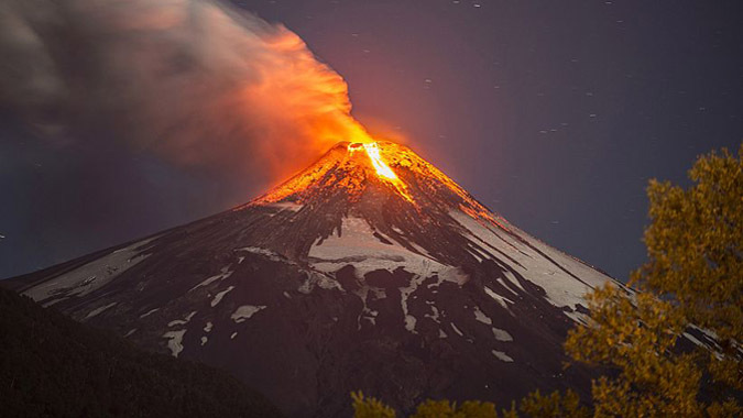 volcanic eruption closes popular chilean ski resort for season