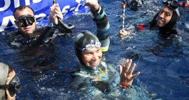 Russian Natalia Molchanova displaying a “minus 86 metres” tag that gave her a win in the first women’s free-diving world championship in September 2005 in Villefranche-sur-Mer, France. File photograph: Jacques Munch/AFP/Getty Images