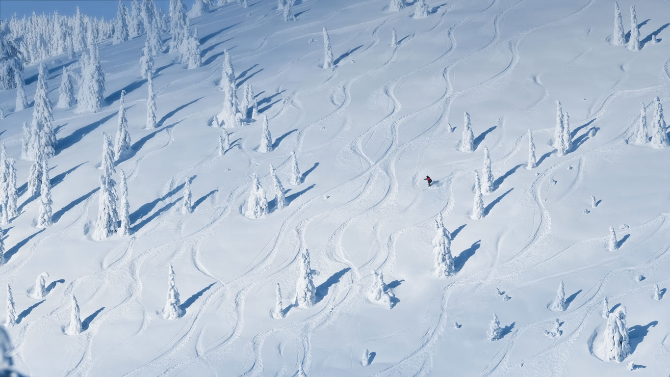 Stock image of skiing Hellroaring Peak in the Whitefish Range, MT. photo: 1photo1day.com