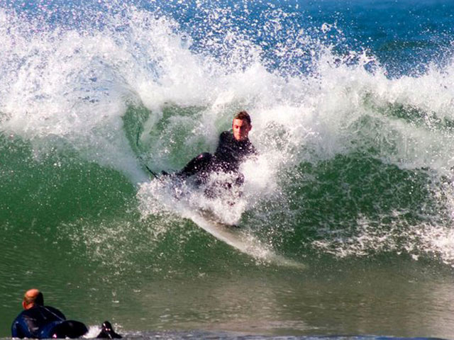 Dan Dafoe ripping a wave.