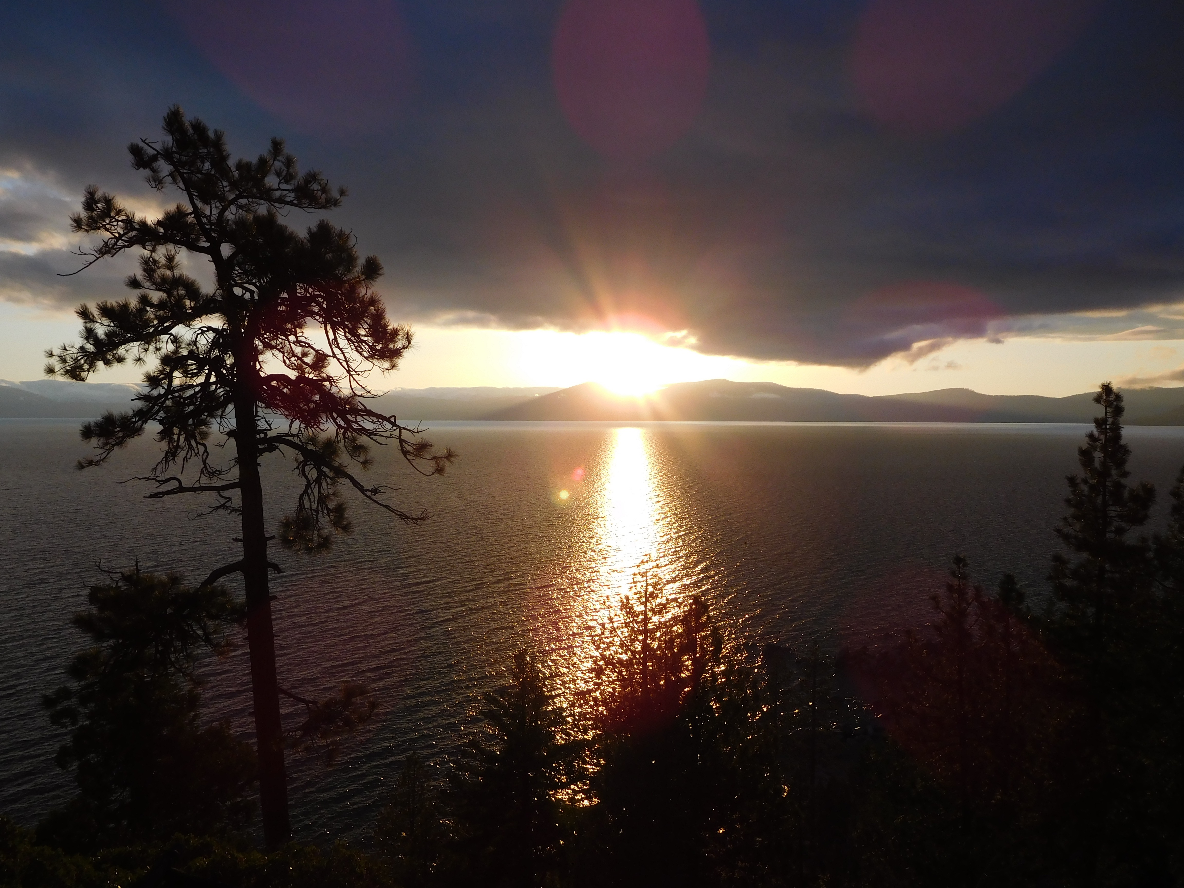 Lake Tahoe at sunset yesterday. photo: snowbrains