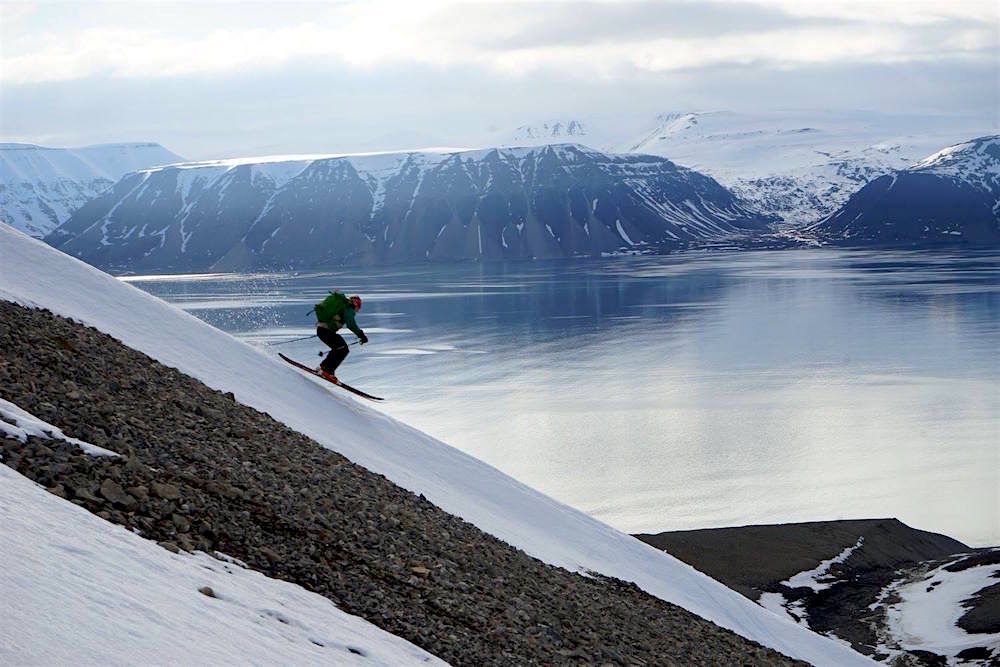 Skip flying over the fjord. photo: snowbrains
