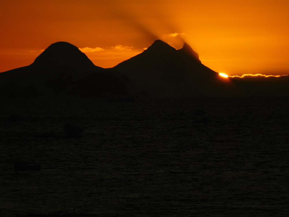 Sunset and icebergs. image: miles clark