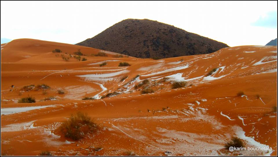First Sahara Desert Snow In 37 Years // photo: Karim Bouchetata