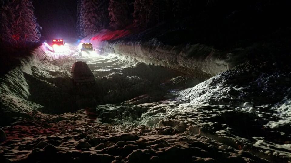 photo of the avalanche that hit two cars on hwy 89 last night. image: chp truckee
