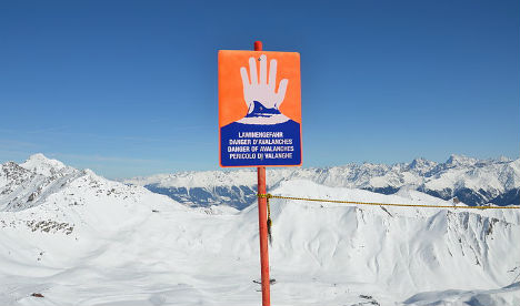 An avalanche warming sign in Austria. Photo: Wikimedia.