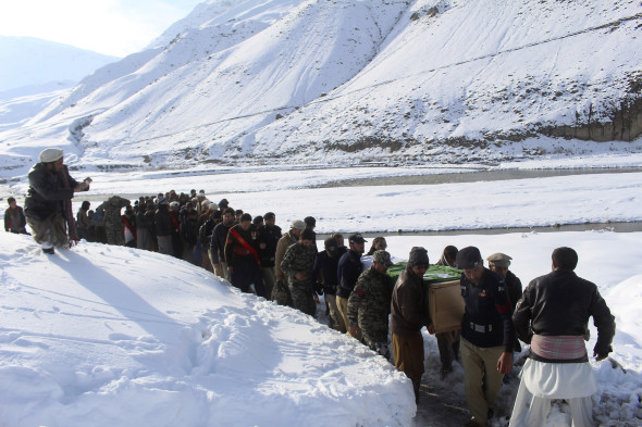 Pakistani volunteers and army soldiers carry a body of a villager killed in an avalanche in Upper Chitral in Pakistan, Monday, Feb. 6, 2017. // photo: AP Photo/Gul Hamaad Farooqi