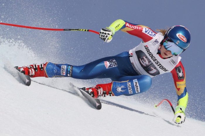Mikaela Shiffrin blasting down the course © Eric Spiess/Red Bull Content Pool