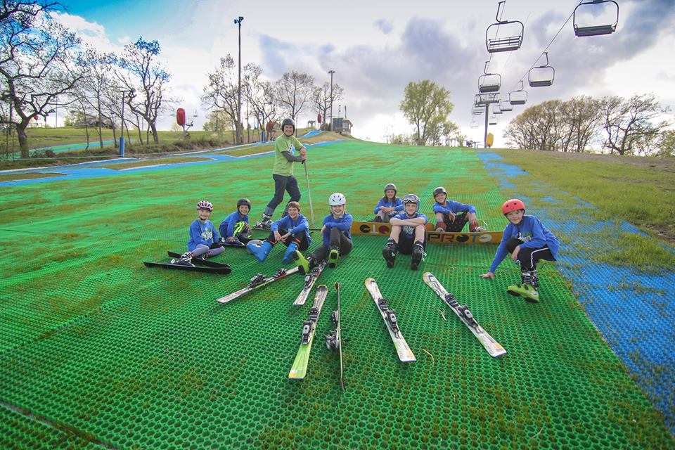 Racing on dry slope