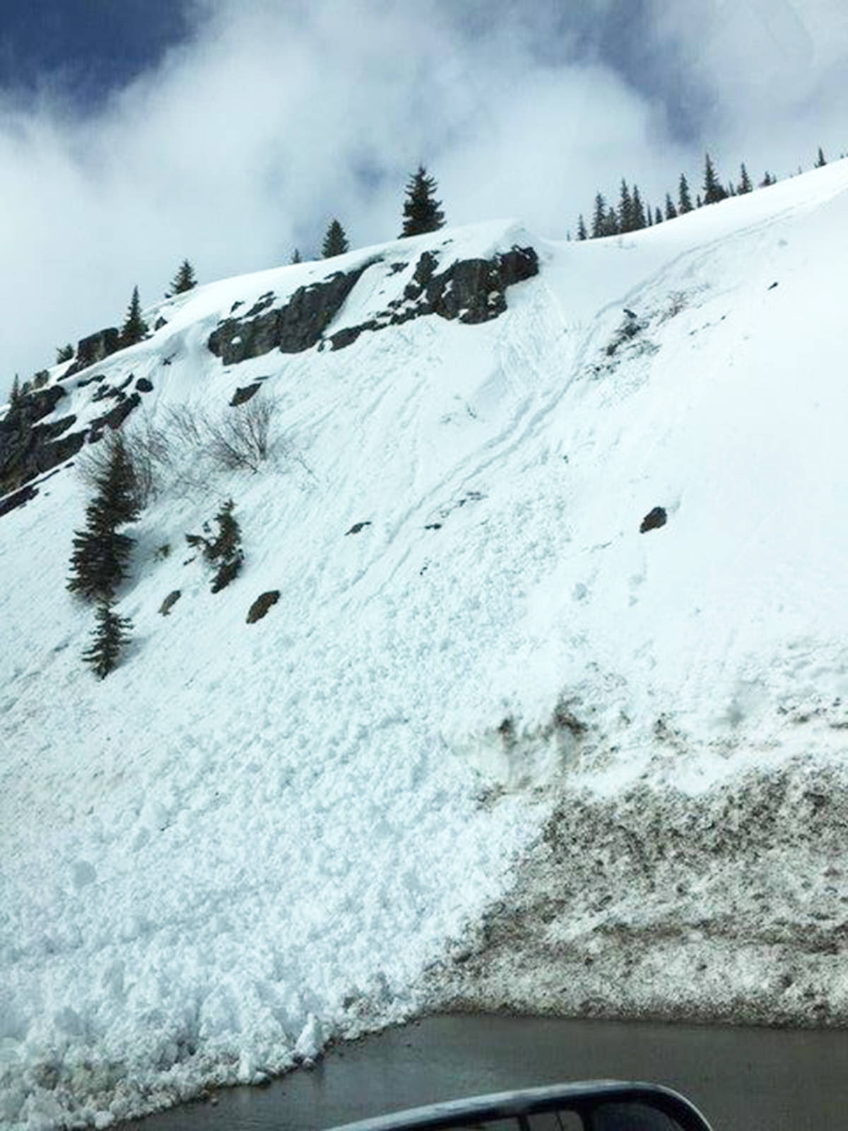 avalanche, kootenay pass