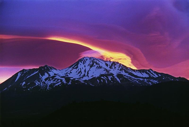 800px-Sunrise_on_Mount_Shasta, Shasta