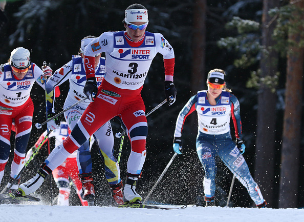 Marit Bjoergen (3) of Norway leads the pack, including Jessie Diggins (4), during the FIS Nordic World Ski Championships mass start 30K on Saturday March 4, in Lahti, Finland. (Getty Images/Agence Zoom-Giovanni Auletta)