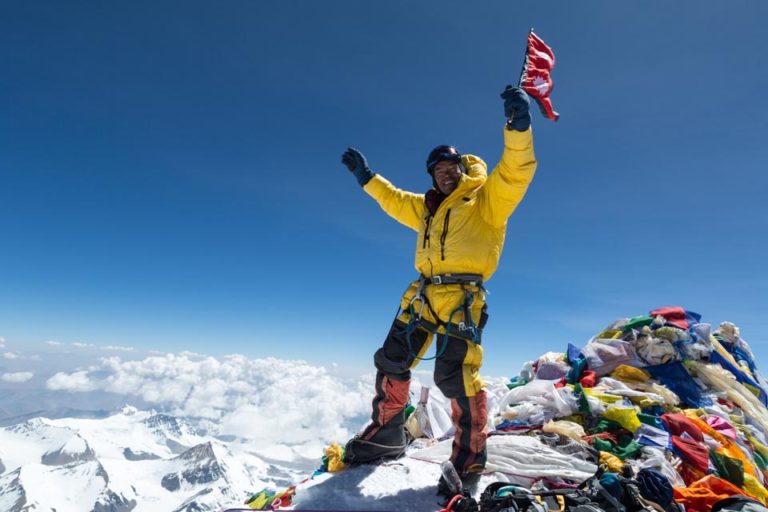 Macabre Scenes as Receding Glaciers Reveal Dead Bodies on Mount Everest ...