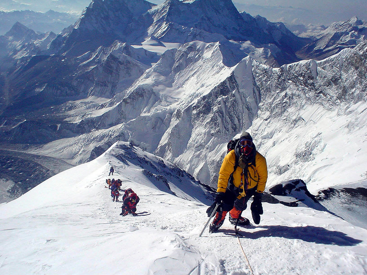 Everest Climbing Teams