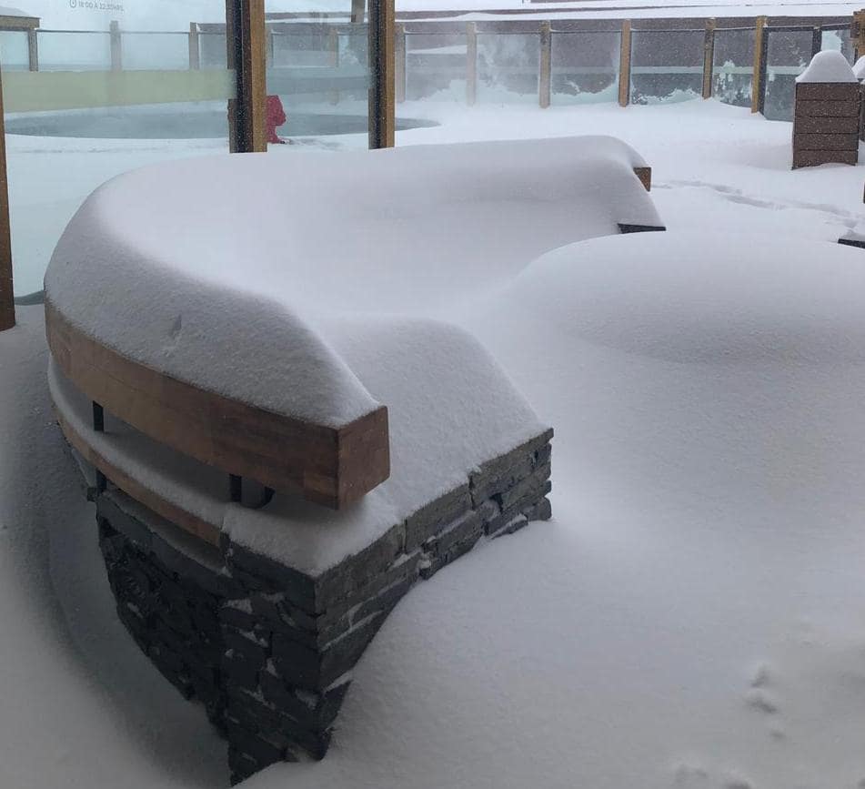 valle nevado, chile, staying open