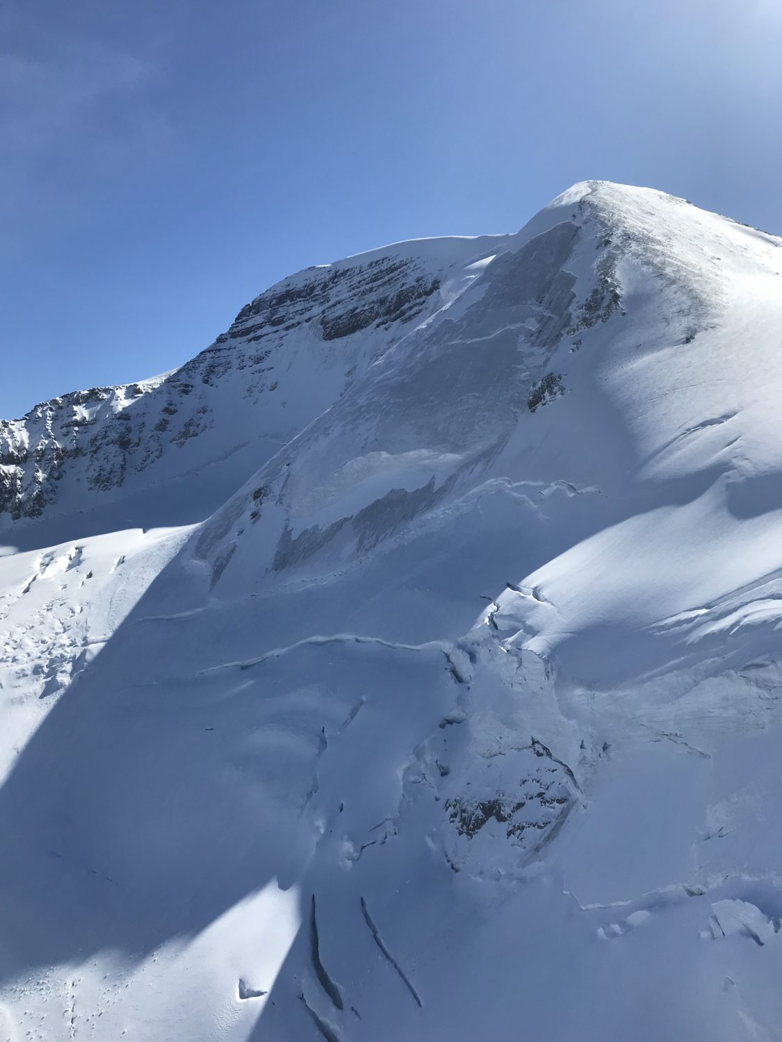 Avalanche Seriously Injures A Pair Of Climbers In Canada Yesterday