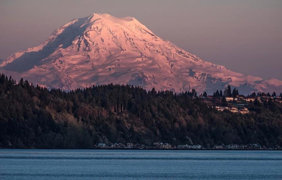 how-much-snow-does-mt-rainier-wa-actually-get-snowbrains