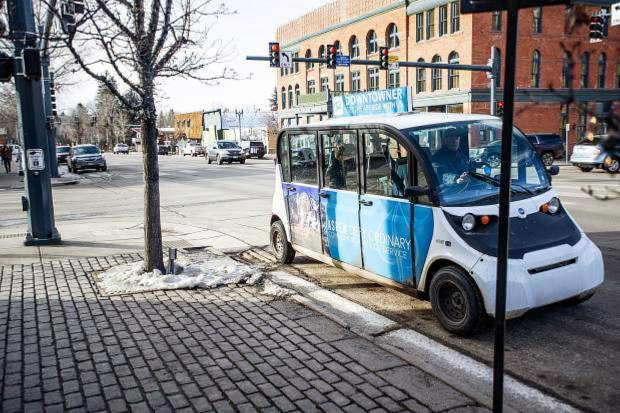 downtowner, shuttle, free, Squaw Valley, alpine meadows, california