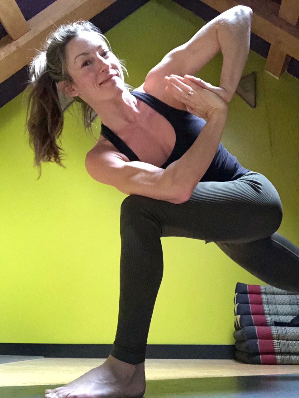 Elyse Saugstad yoga - SnowBrains