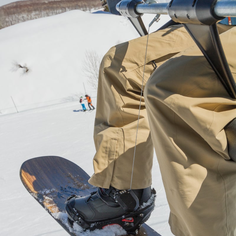 Innovative Gear: Portable Snowboard Footrest and Anti-Theft Lock