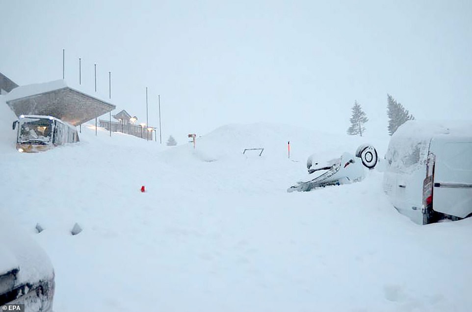 Switzerland, hotel, avalanche