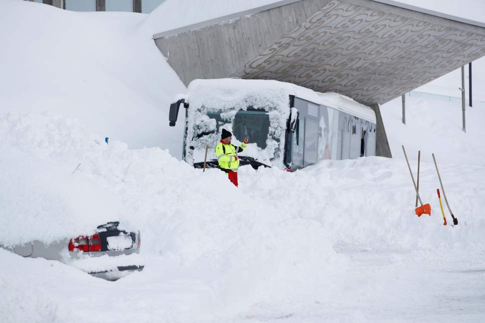 Switzerland, hotel, avalanche