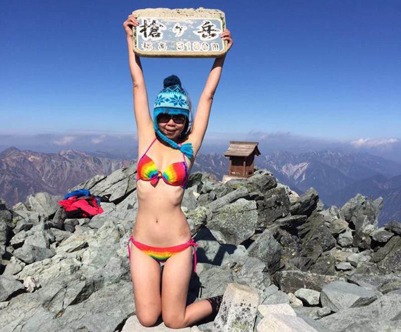 social media, fall death, bikini hiker