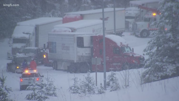 Skiers Stranded At Summit At Snoqualmie Ski Area Wa As 53 Snow In 2 Days Closes Snoqualmie Pass Snowbrains