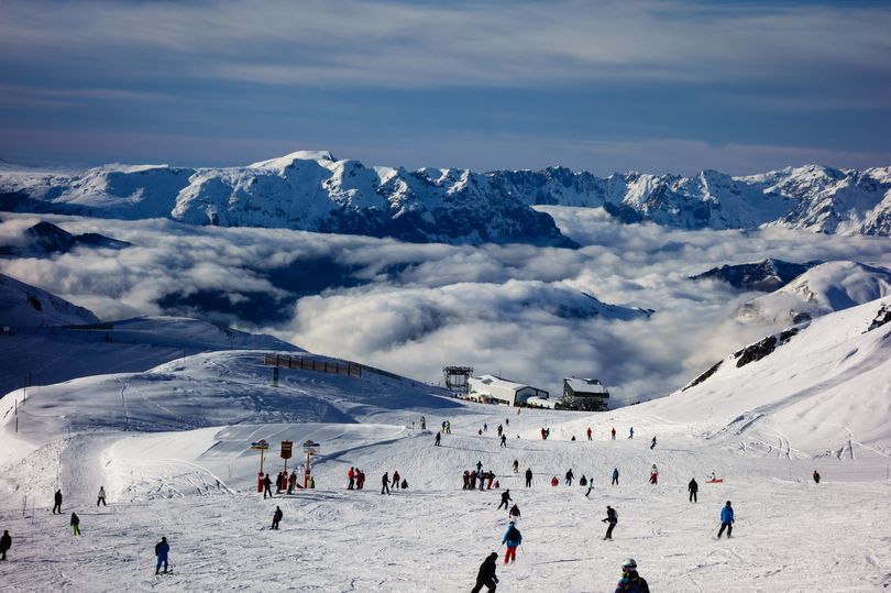 0_Les-Deux-Alpes-Ski-Resort-in-the-French-Alps - SnowBrains