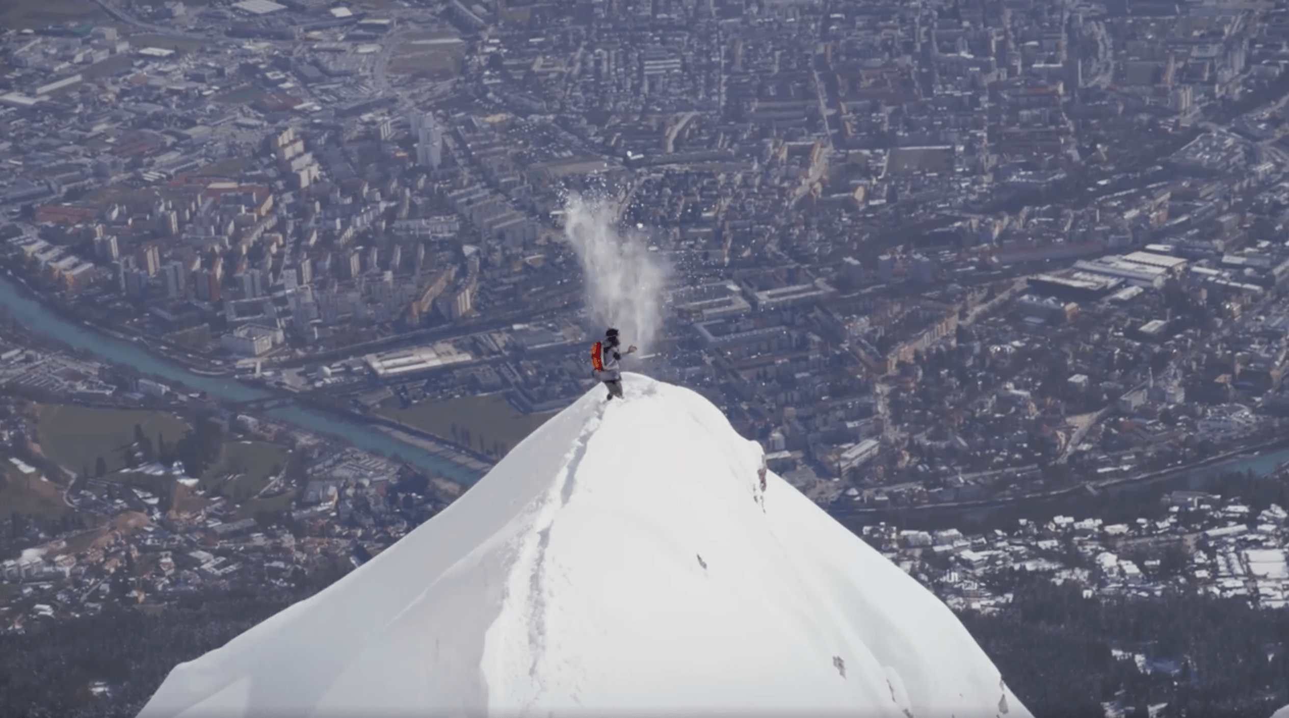 City in background provides Après ski oppurtunity 