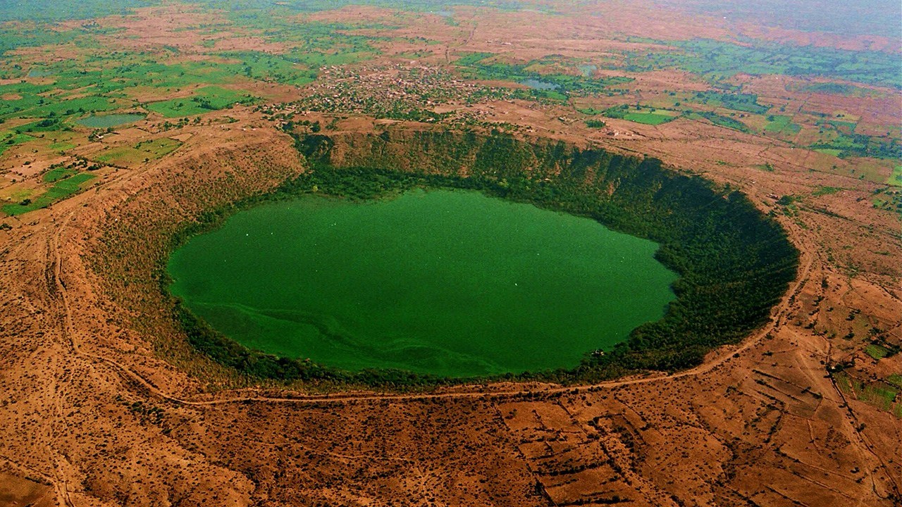 A Crater Lake In India Quickly Changed From Green To Pink - SnowBrains