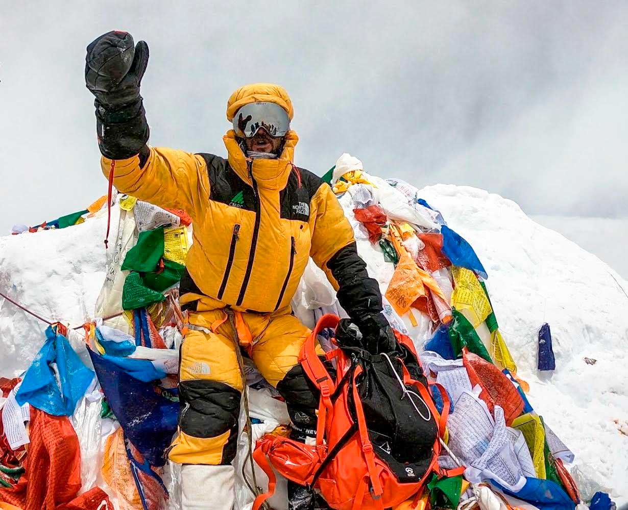 Chilean Mountaineer Achieves a Guinness Record on 2 of the ...