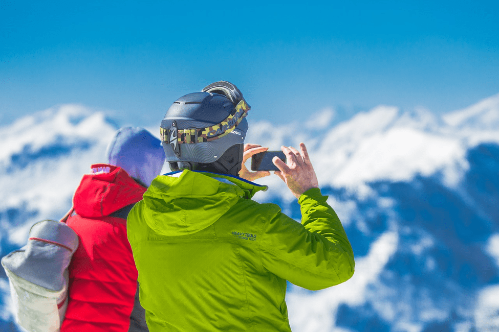 how to take skiing photos