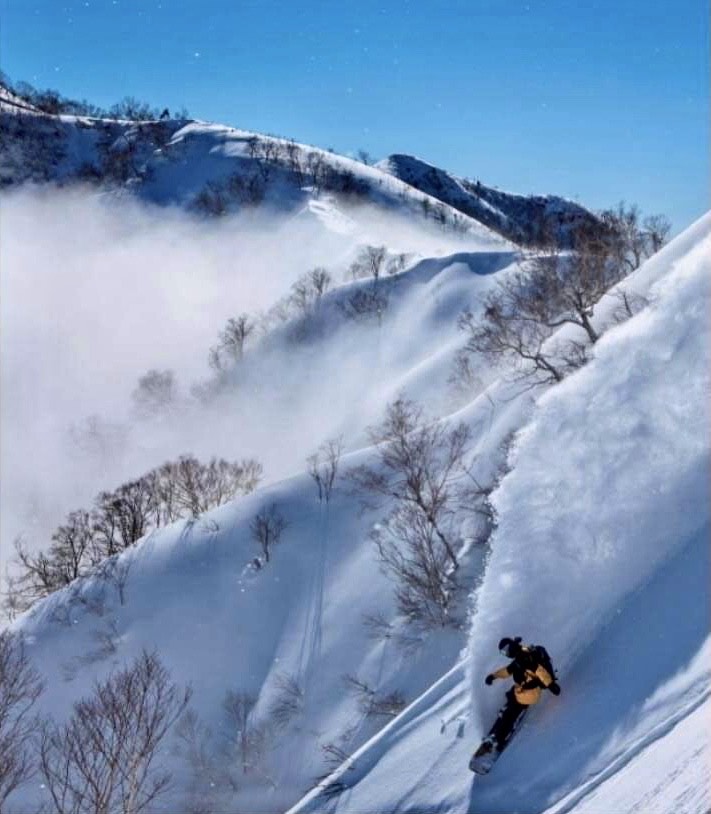 Off Piste in Hakuba  Japan powder skiing straight off the lifts