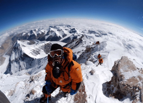 Exhibit climbers at altitudes requiring supplemental oxygen