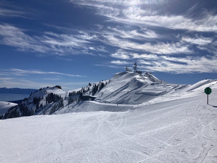 Squaw Valley Alpine Meadows hosts throwback après party